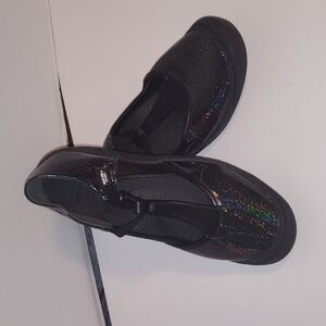 Muk Luk Sport Incandescent Black Rainbow Size 10